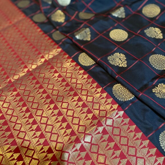 Black with red check Indian traditional soft silk saree for women - Picture 15 of 16